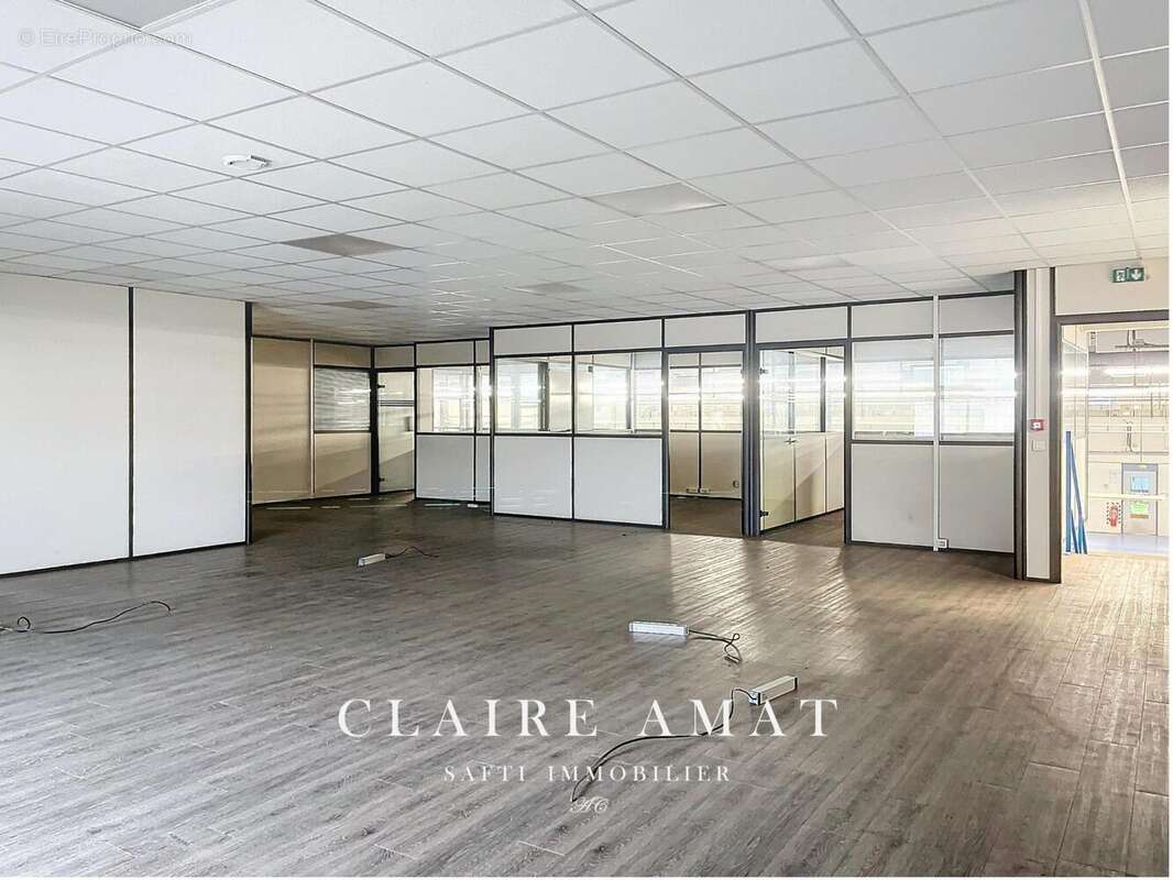 Photo 4 - Commerce à LES CLAYES-SOUS-BOIS