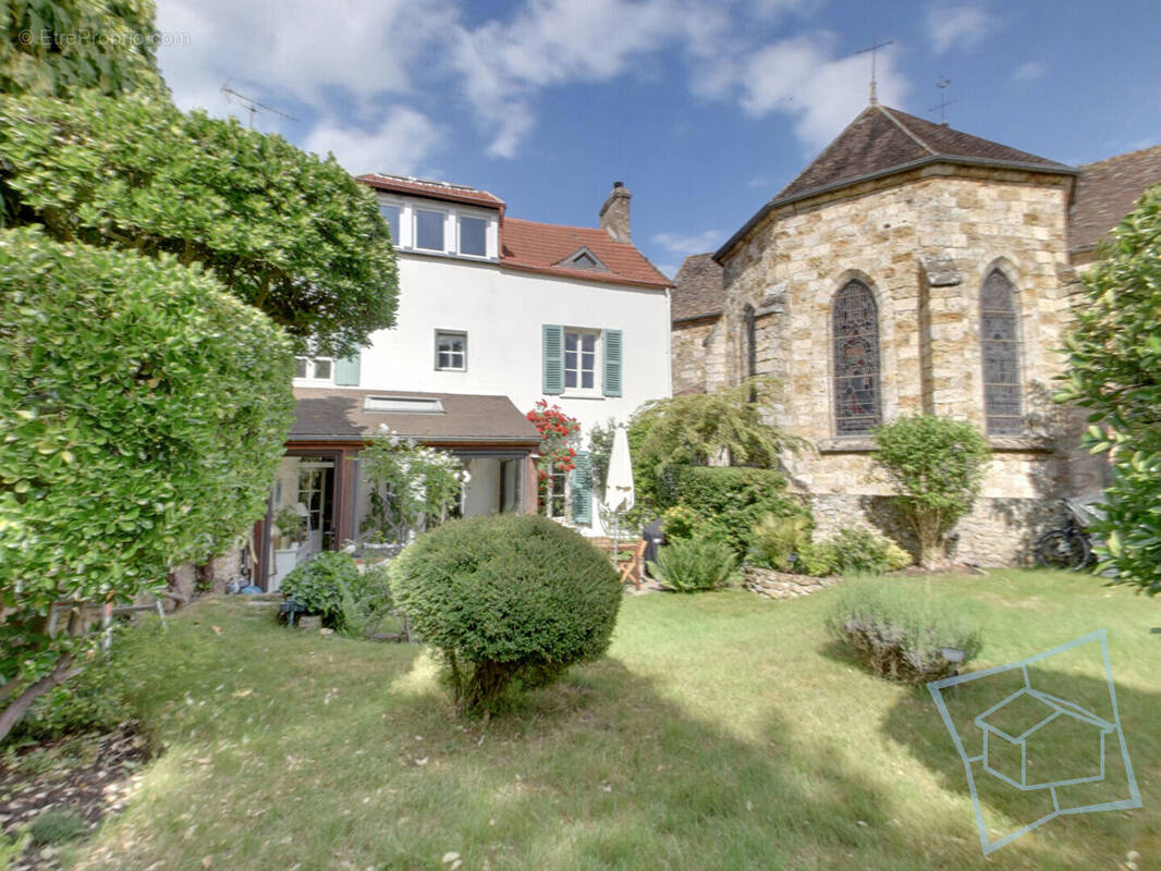 Maison à DAMPIERRE-EN-YVELINES