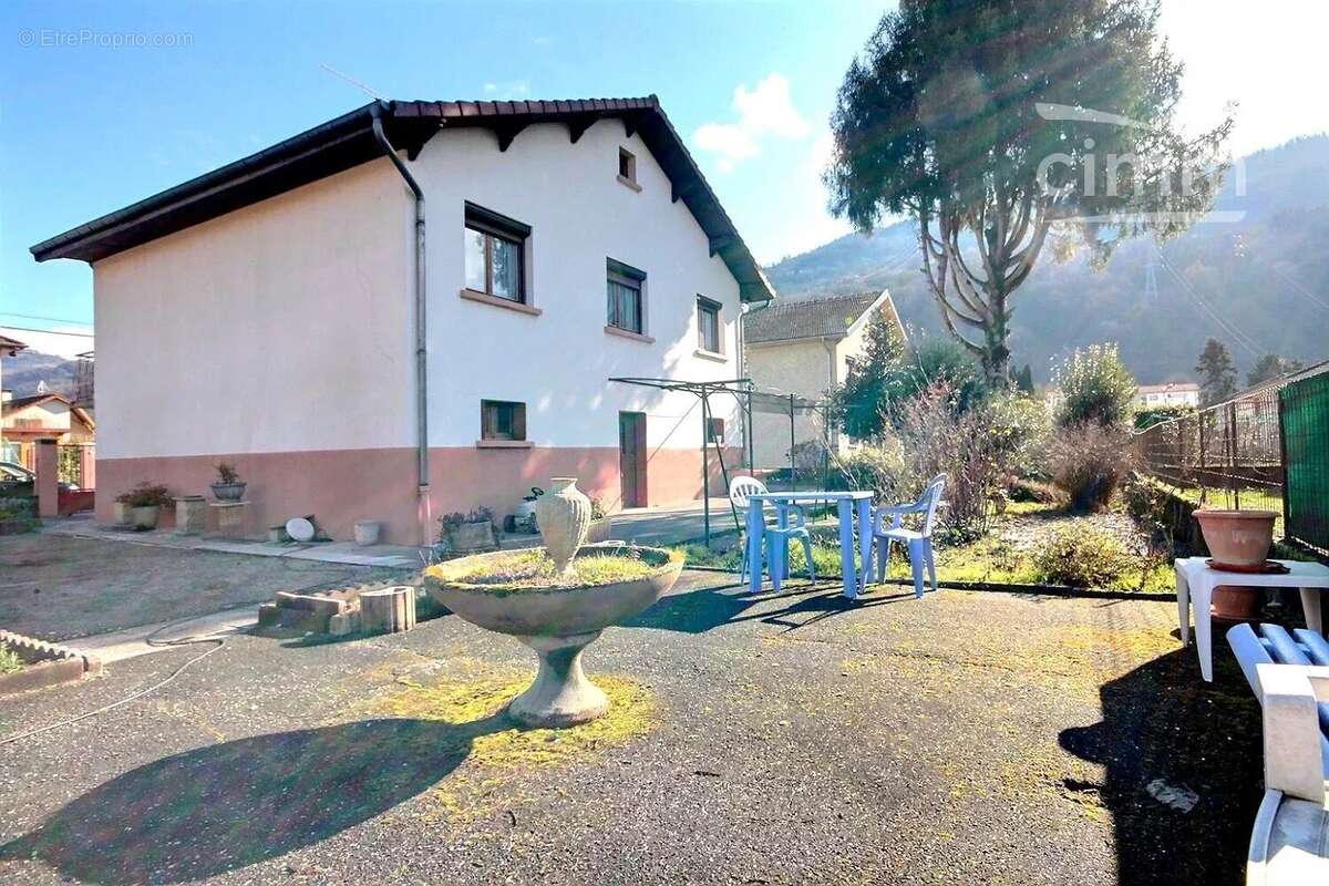 Maison à FROGES