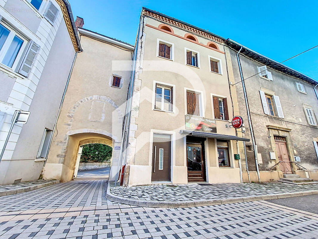 Maison à SURY-LE-COMTAL