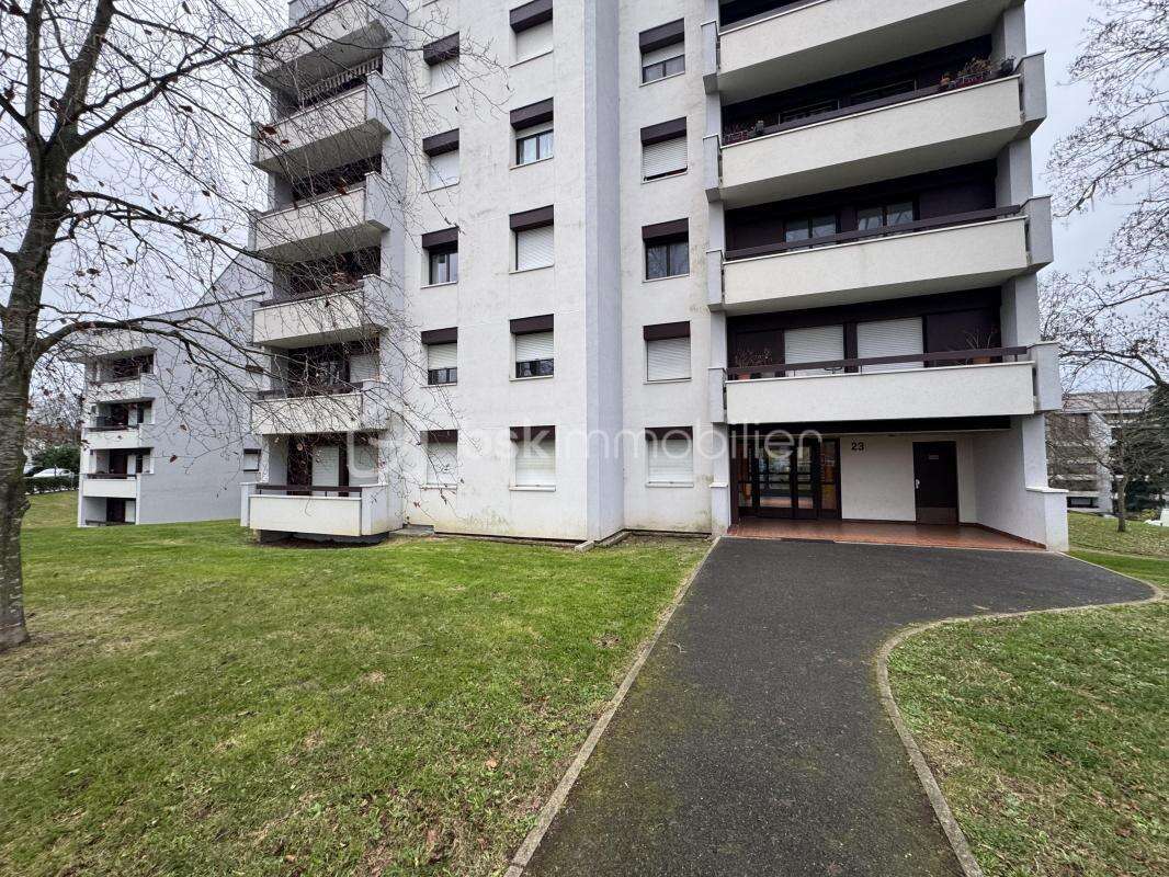 Appartement à LE COUDRAY-MONTCEAUX