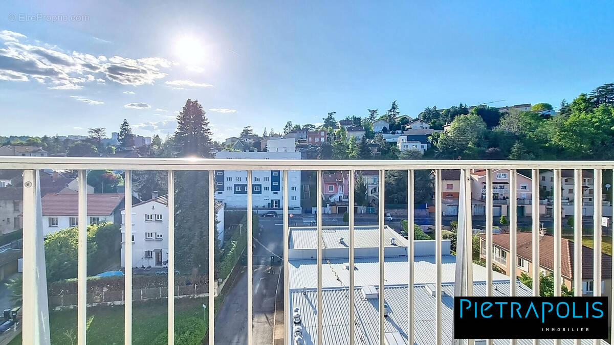 Appartement à SAINT-PRIEST-EN-JAREZ