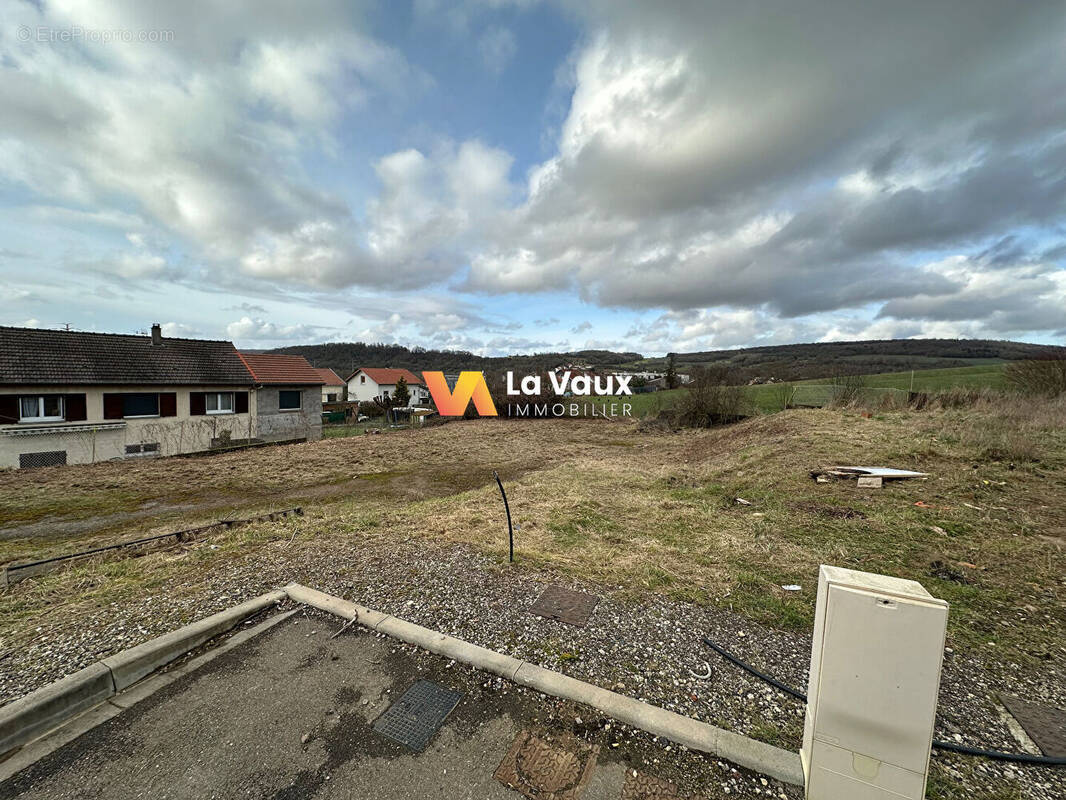 Terrain à CUSTINES
