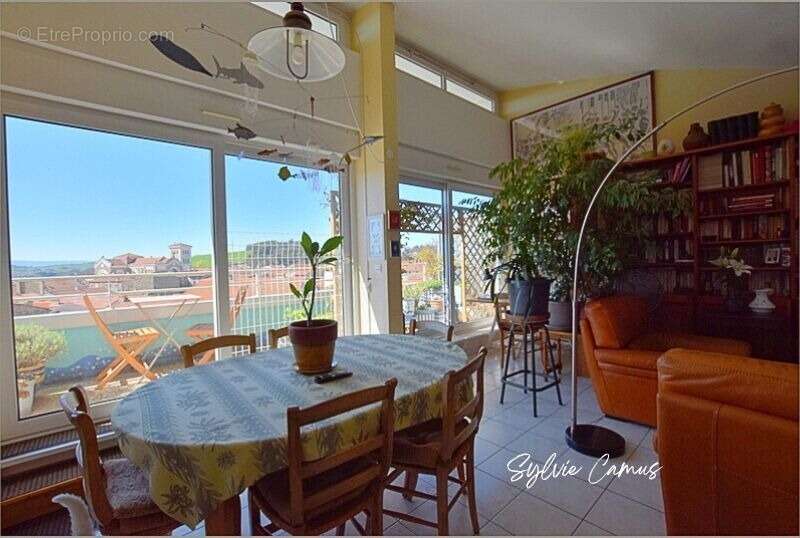 Appartement à SAINT-GENEST-LERPT