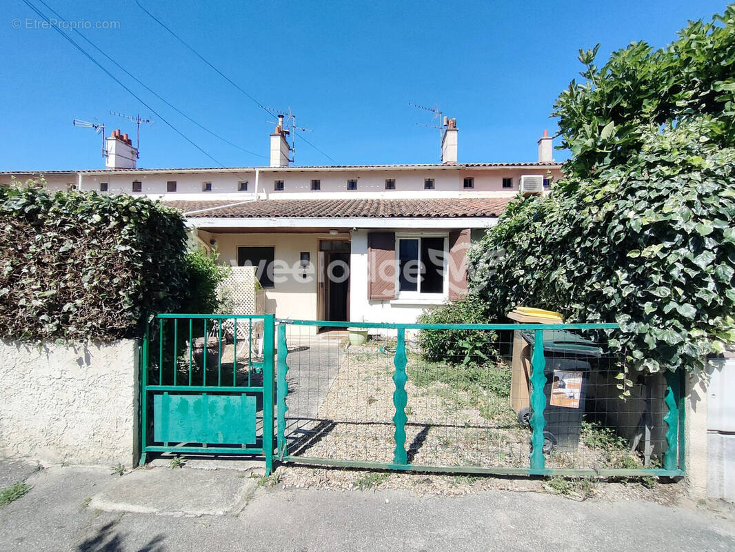 Entrée coté EST - Maison à CAVAILLON