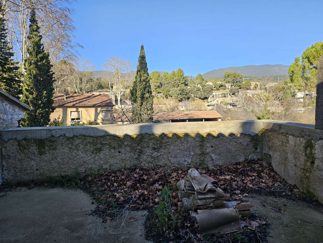Maison à CUCURON