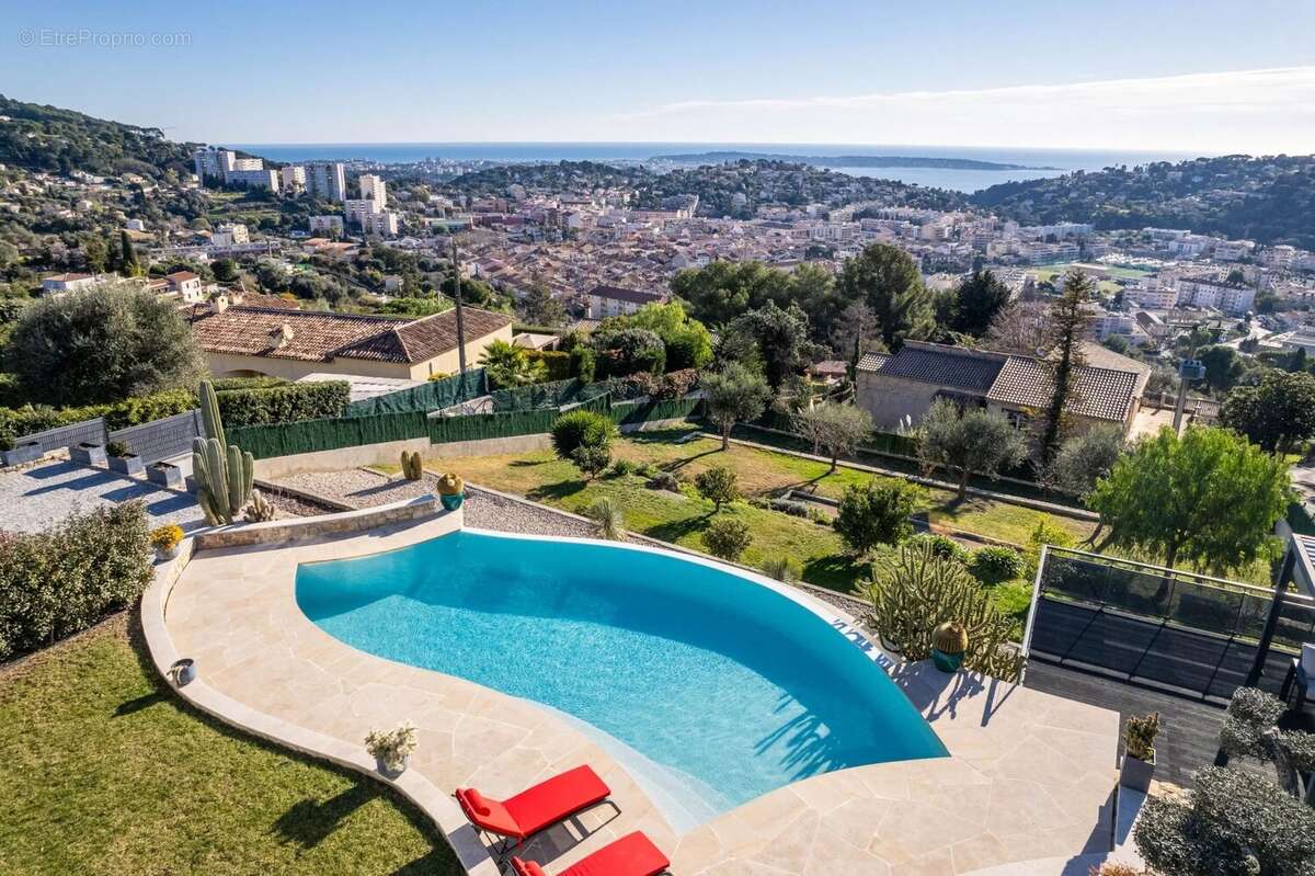 Maison à VALLAURIS