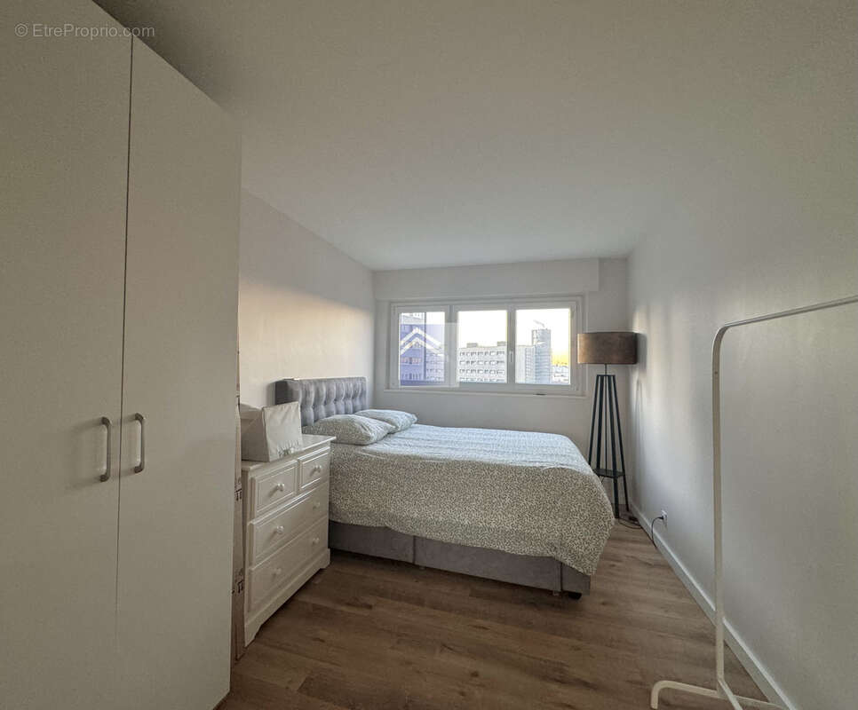 Appartement à COURBEVOIE