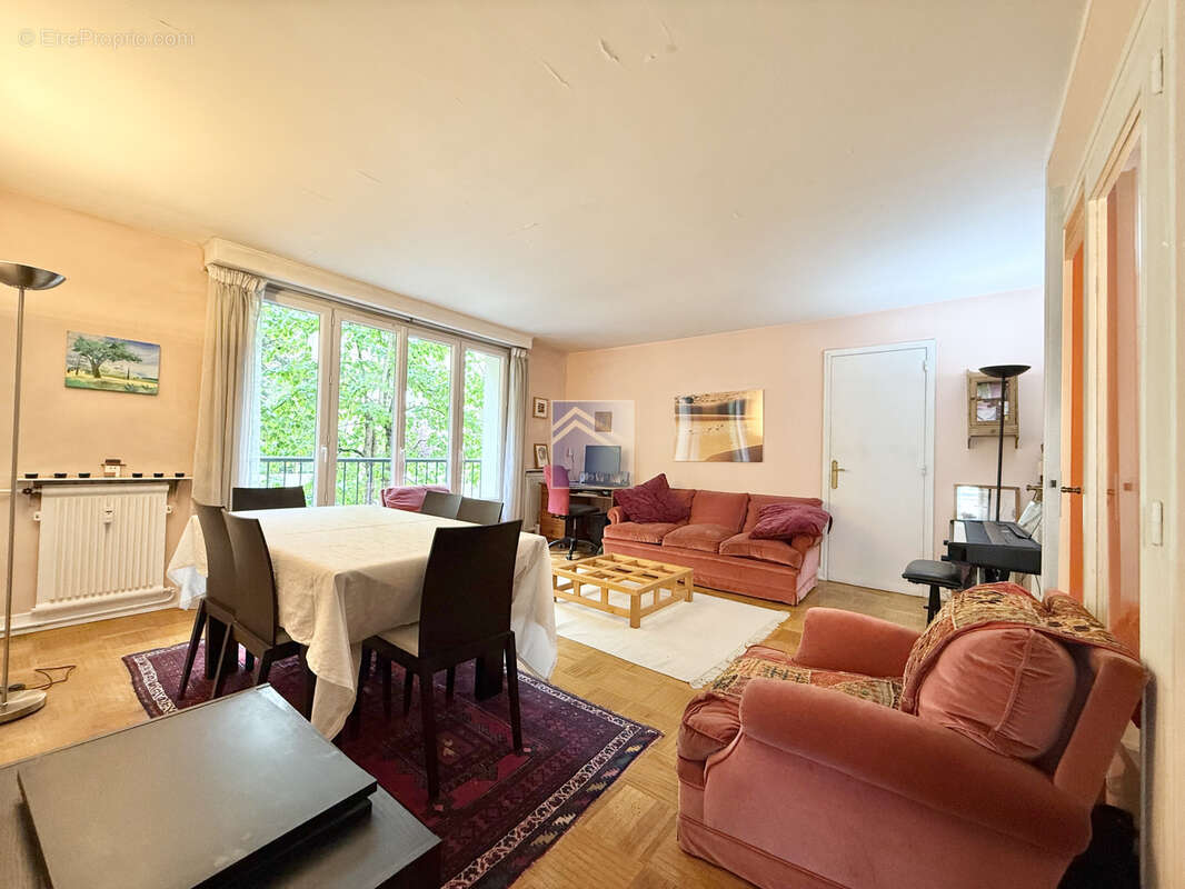 Appartement à COURBEVOIE