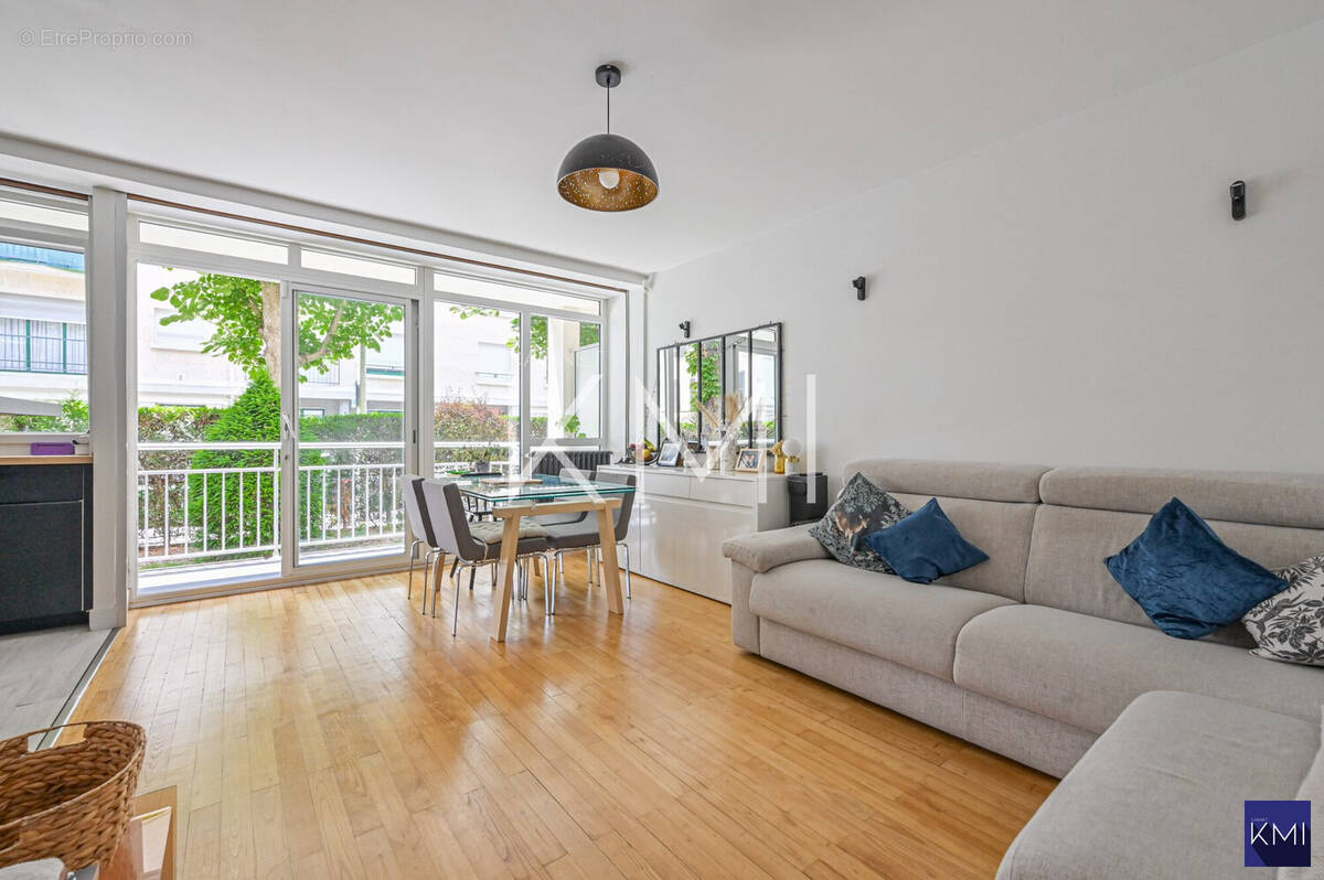 Appartement à COURBEVOIE