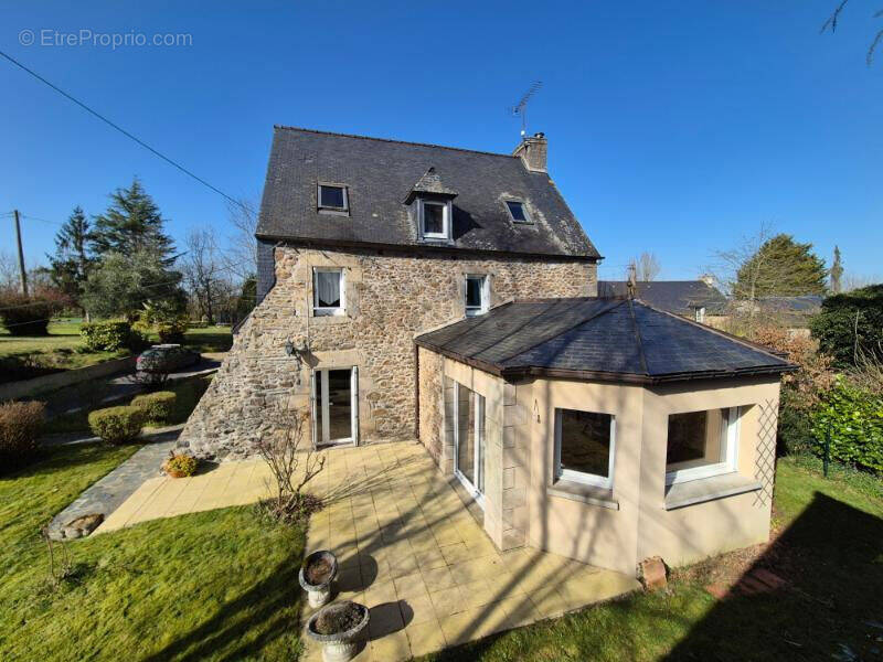 Maison à LANGUENAN