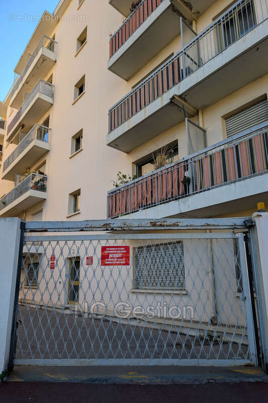 Parking à ANTIBES