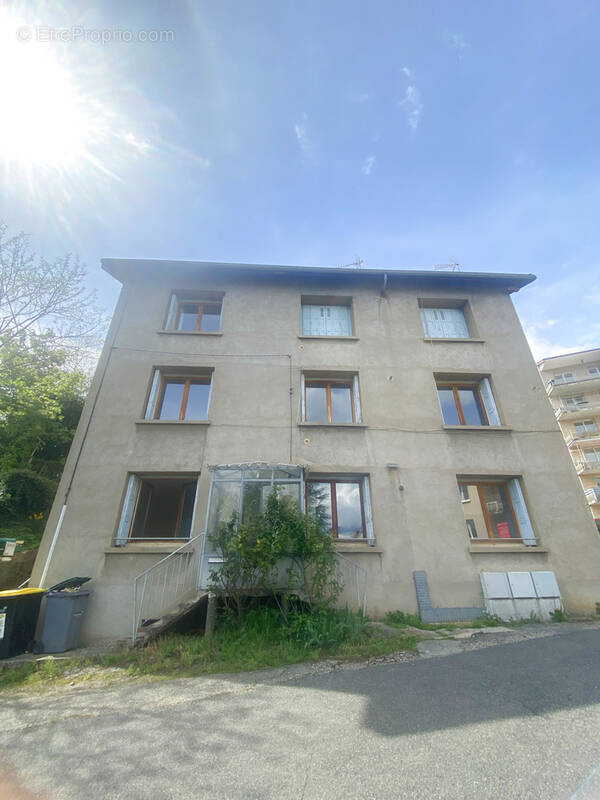Appartement à SAINT-JEAN-BONNEFONDS
