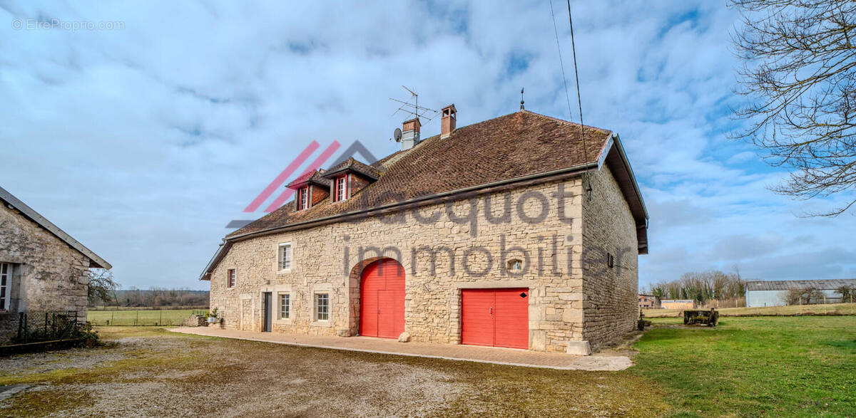 Maison à POLIGNY