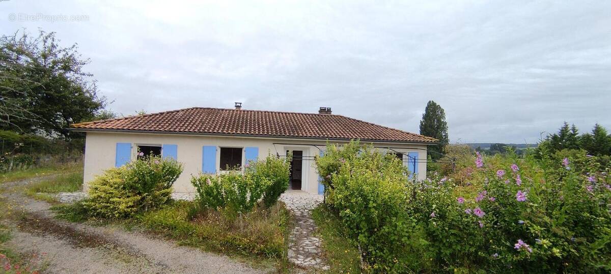 Photo 1 - Maison à ROULLET-SAINT-ESTEPHE