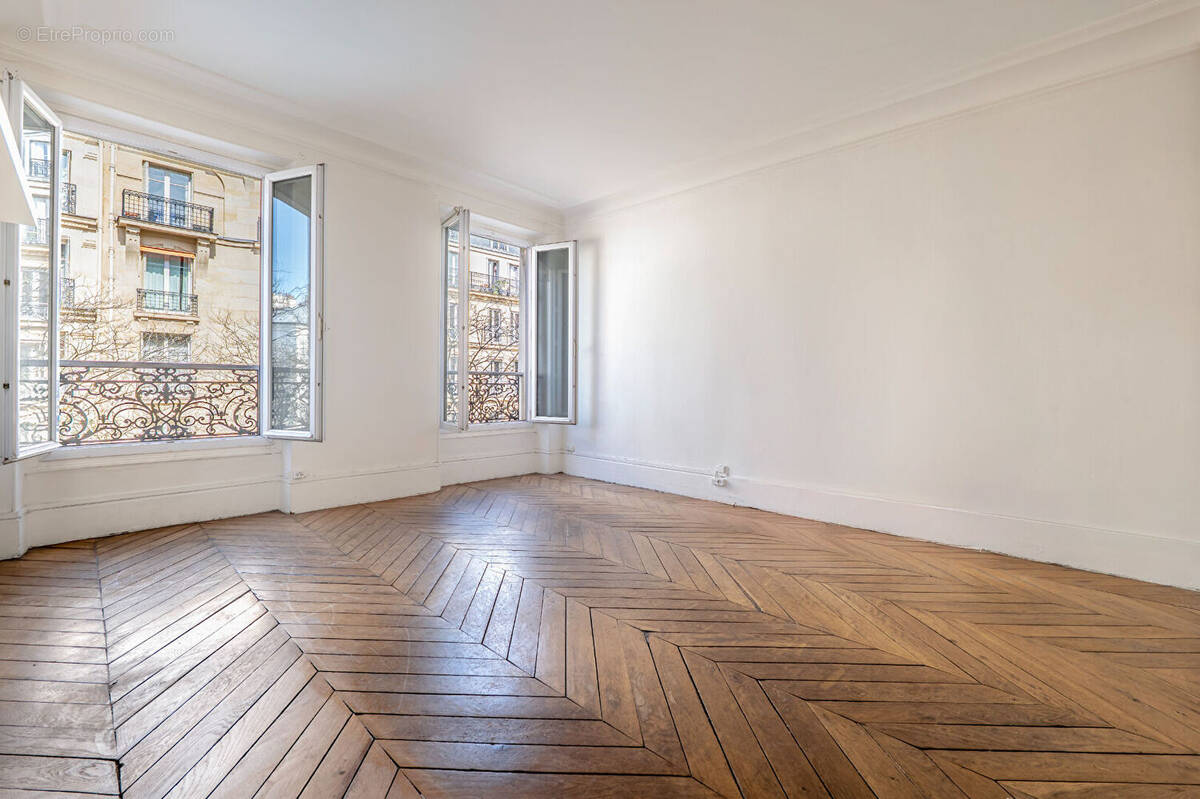 Appartement à PARIS-17E