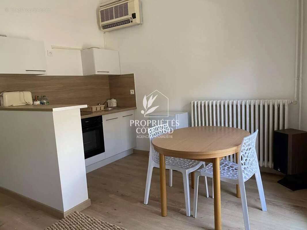 Appartement à LAUDUN-L&#039;ARDOISE