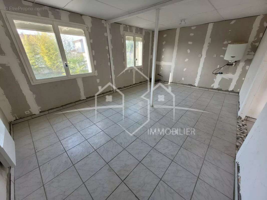Maison à BEAUREPAIRE