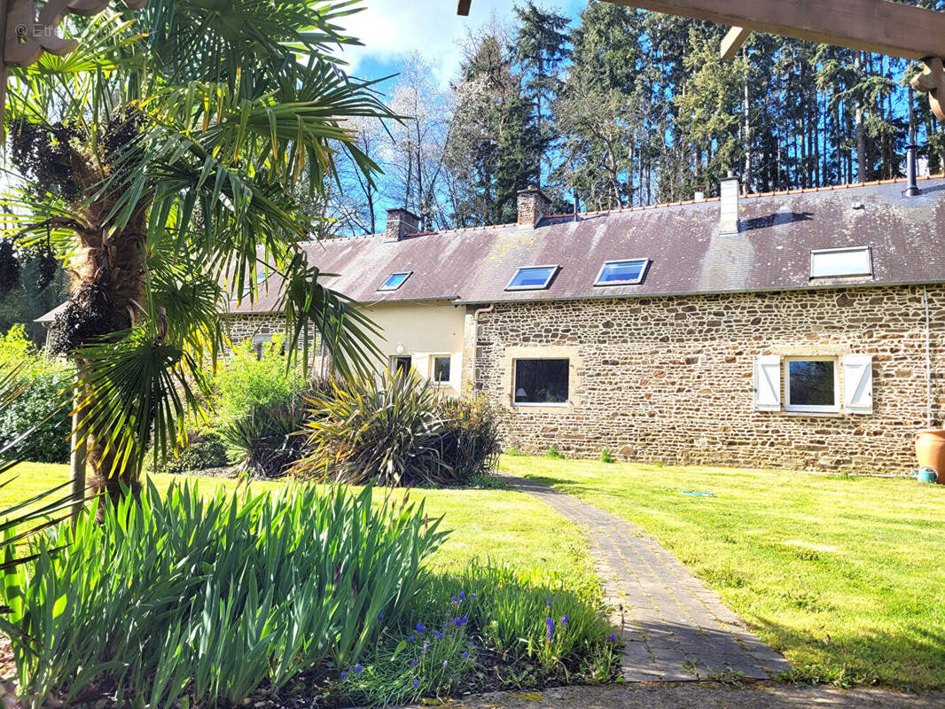 Maison à SAINT-BRICE-EN-COGLES