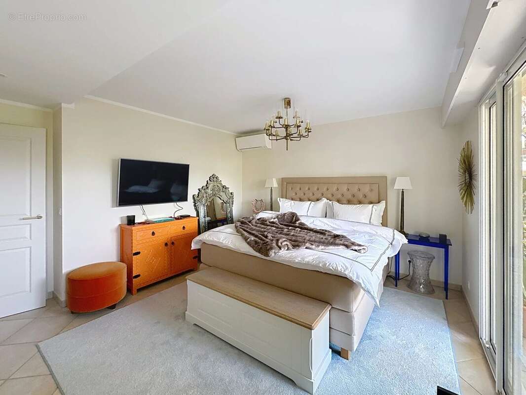 Appartement à MANDELIEU-LA-NAPOULE