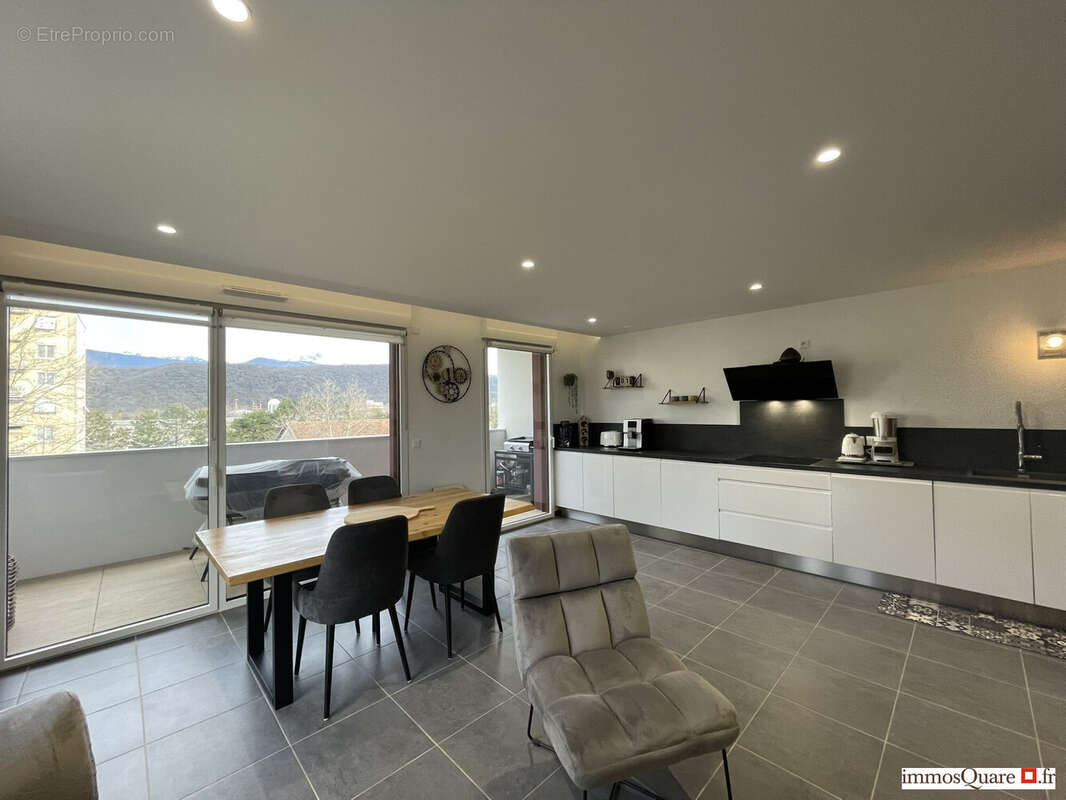 Appartement à LE PONT-DE-CLAIX