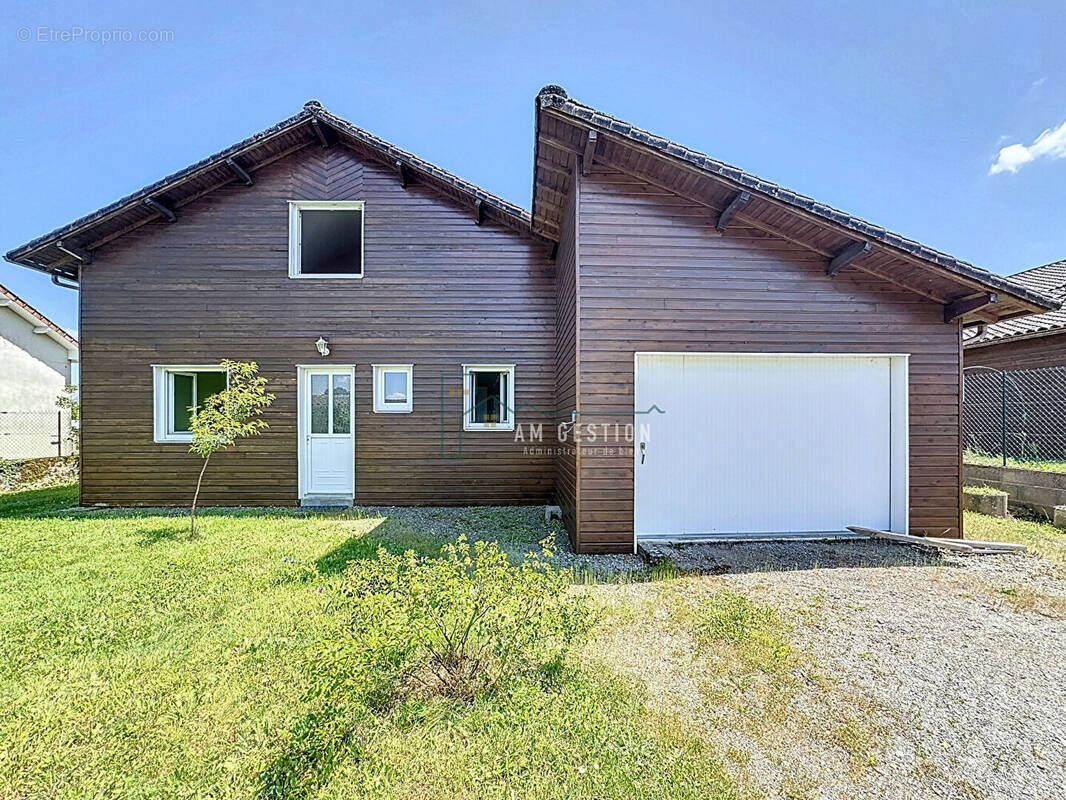 Maison à SAINT-LEONARD-DE-NOBLAT