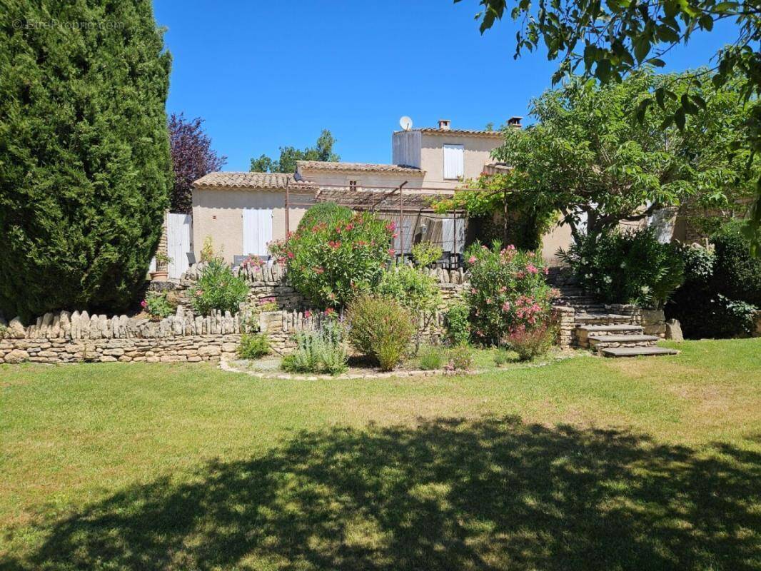 Maison à GORDES