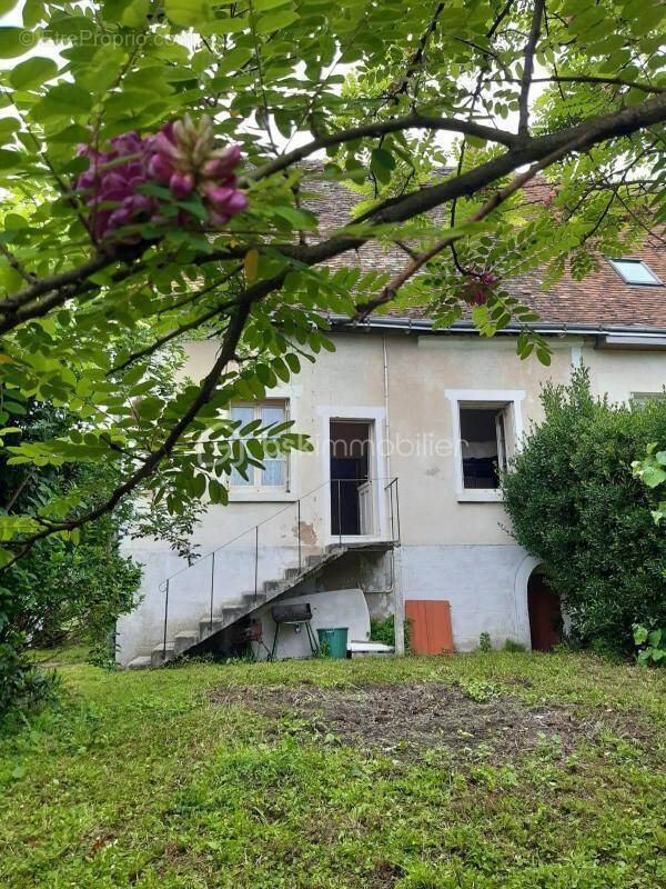Maison à NAZELLES-NEGRON