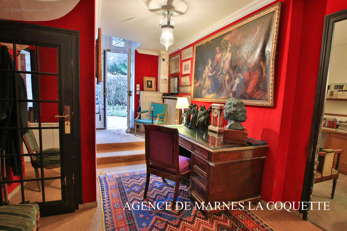 Appartement à MARNES-LA-COQUETTE