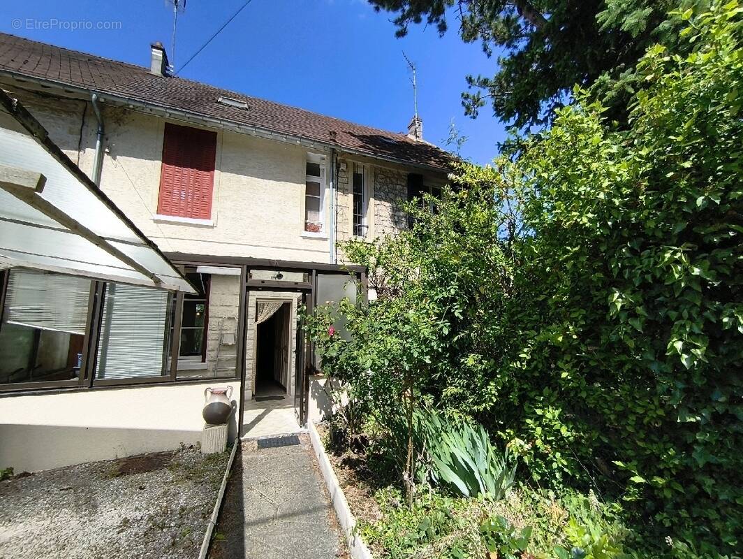 Maison à NESLES-LA-VALLEE