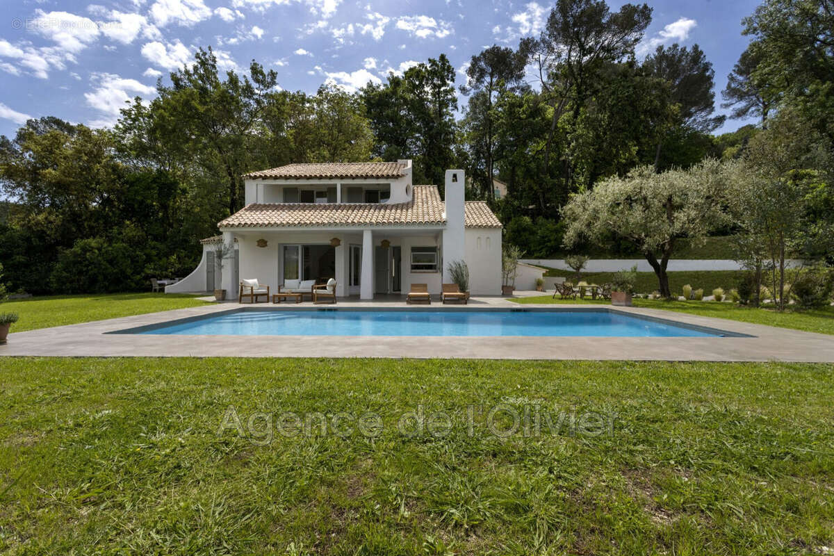 Maison à ROQUEFORT-LES-PINS