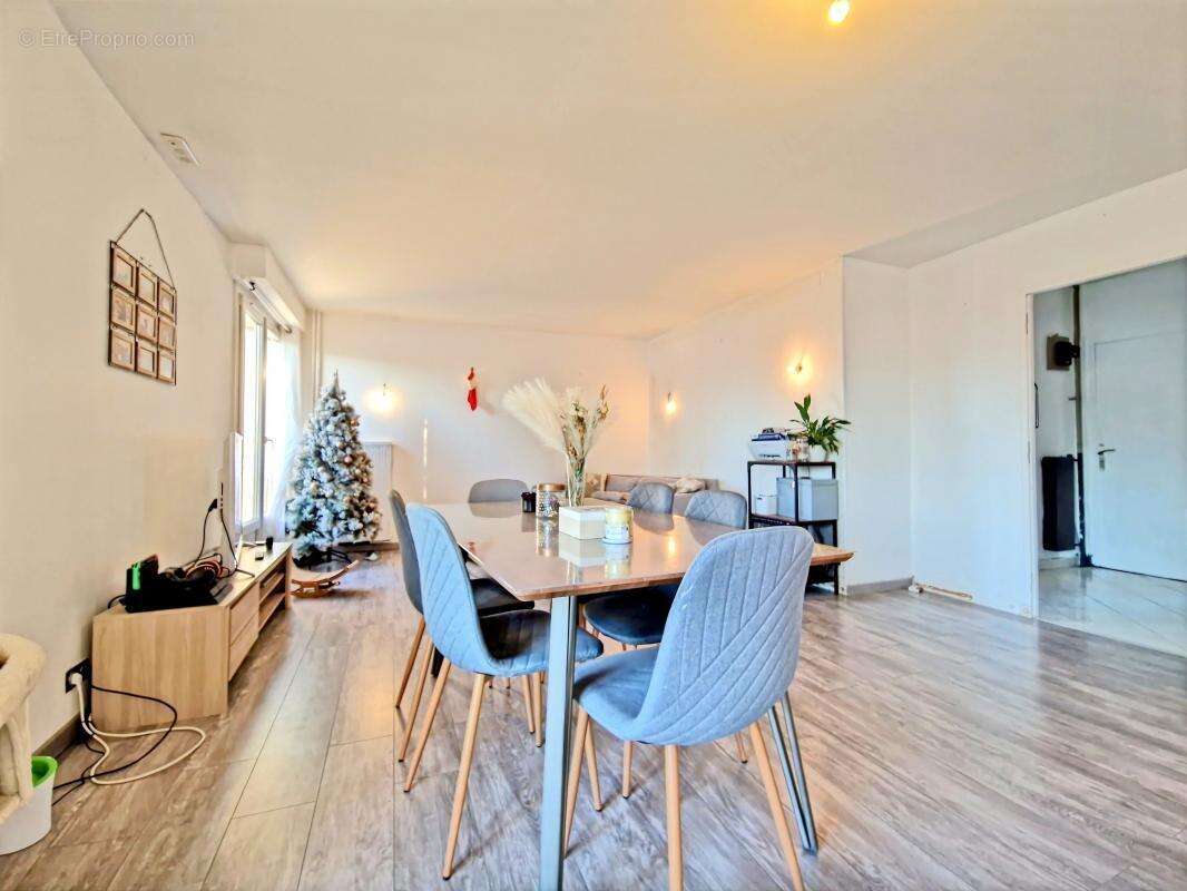 Appartement à CHENOVE