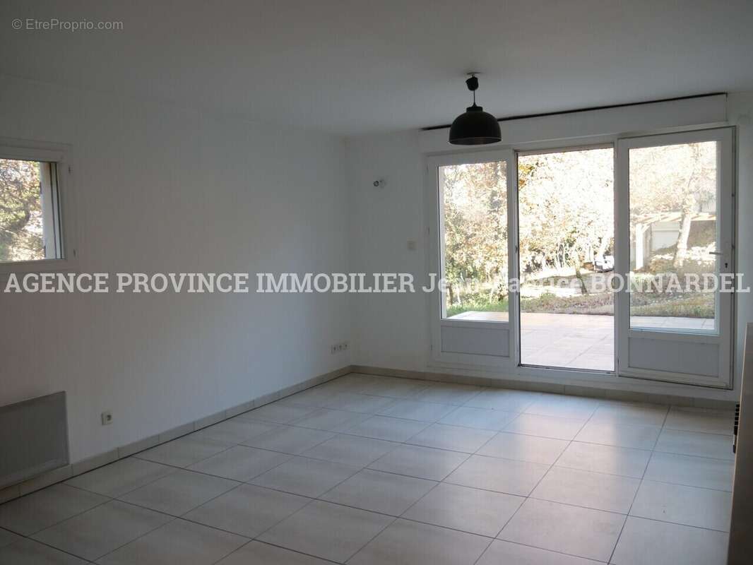 Appartement à SUZE-LA-ROUSSE