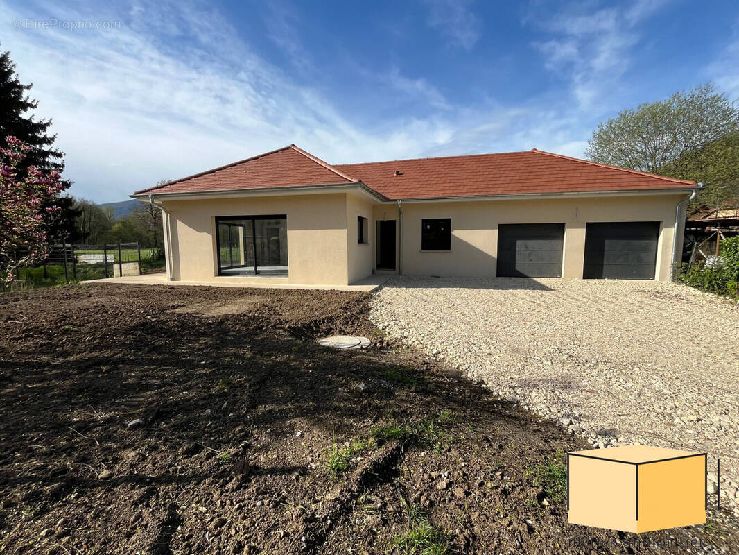Maison à CHAZEY-BONS