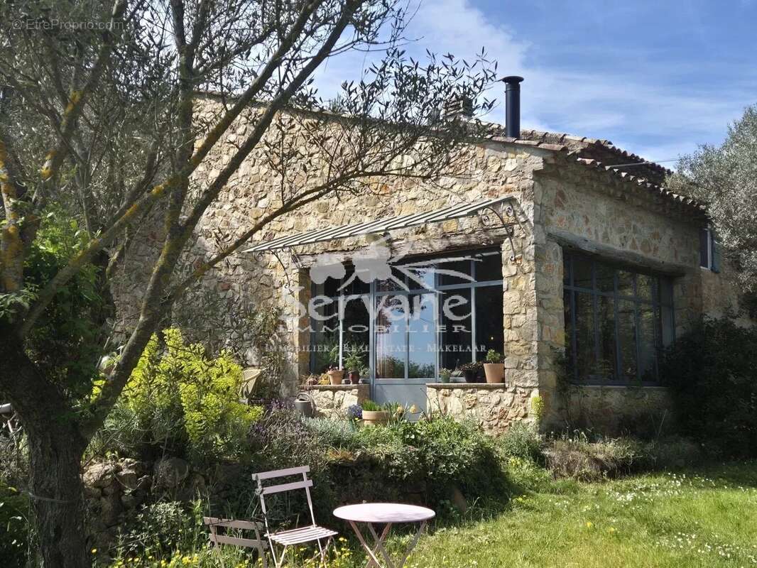 Maison à ENTRECASTEAUX