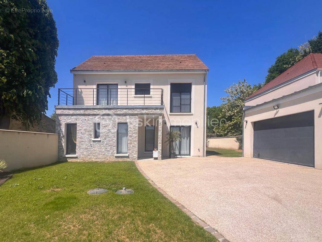 Maison à BRIE-COMTE-ROBERT