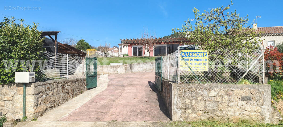 Maison à COLOMBIER-LE-JEUNE