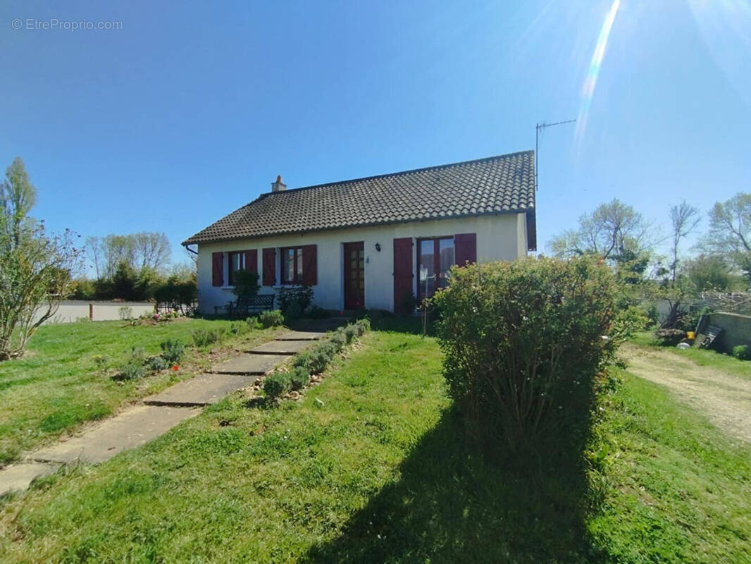 Maison à DANGE-SAINT-ROMAIN