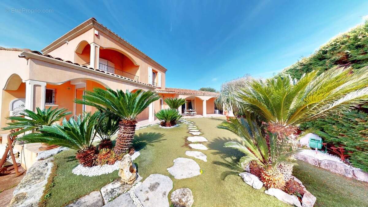 Maison à CARROS