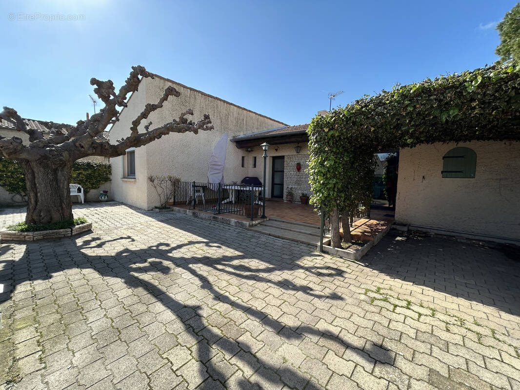 Maison à MILHAUD