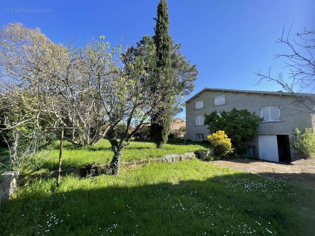 Maison à PINS-JUSTARET