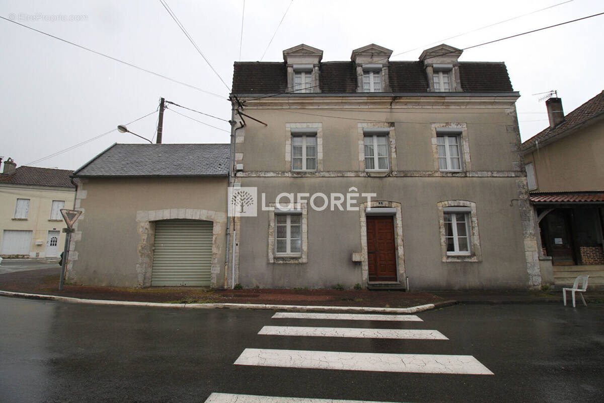 Maison à THIVIERS