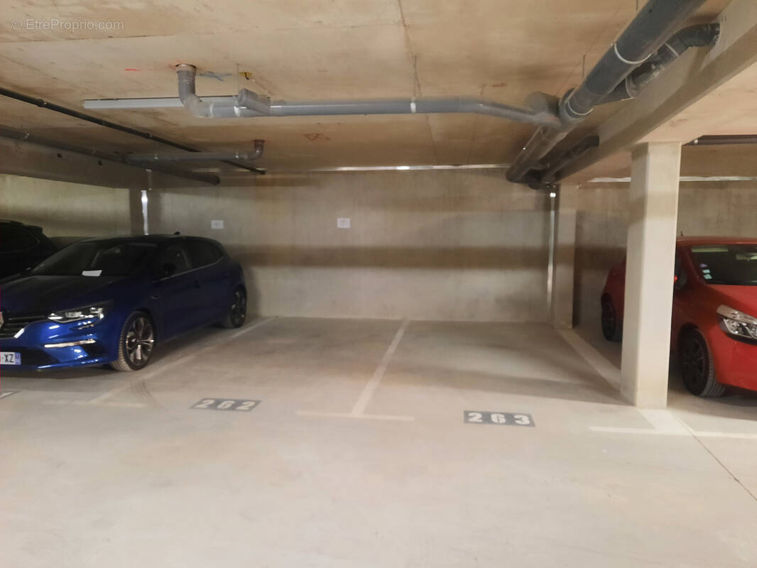 Parking à ROQUEFORT-LES-PINS