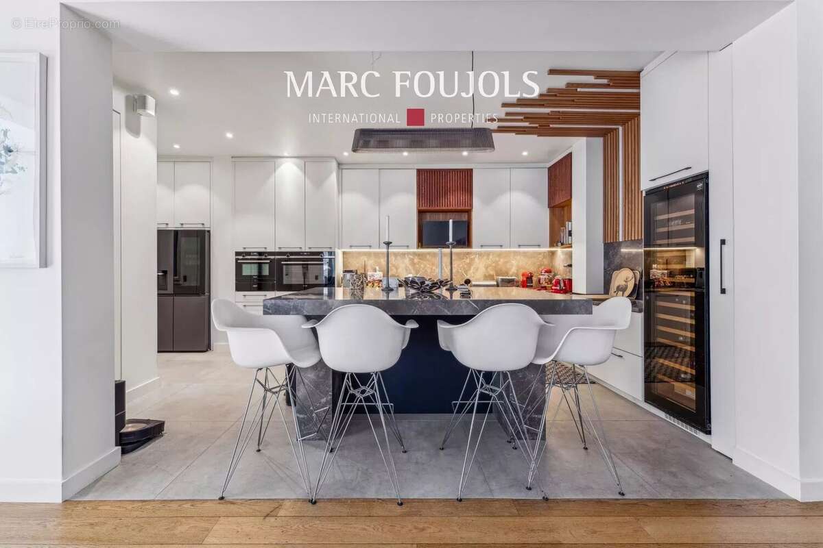 Appartement à PARIS-8E