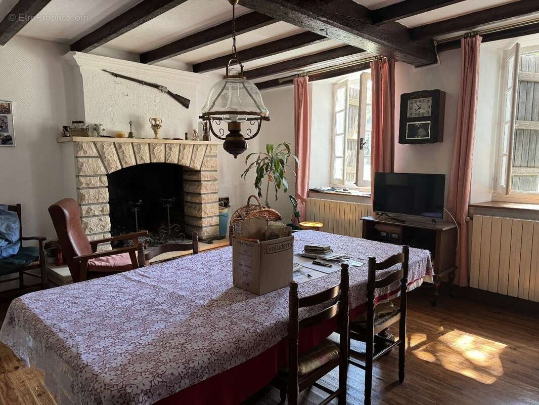 Maison à SEGONZAC