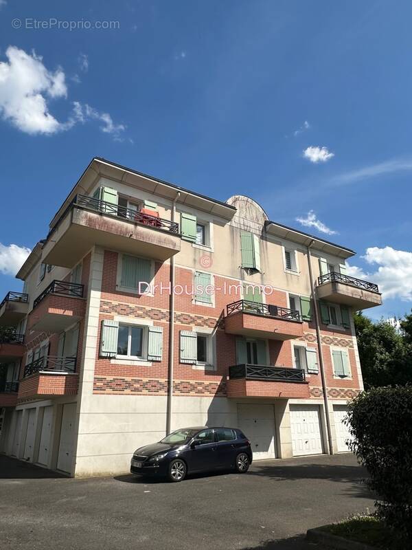 Appartement à SAVIGNY-LE-TEMPLE