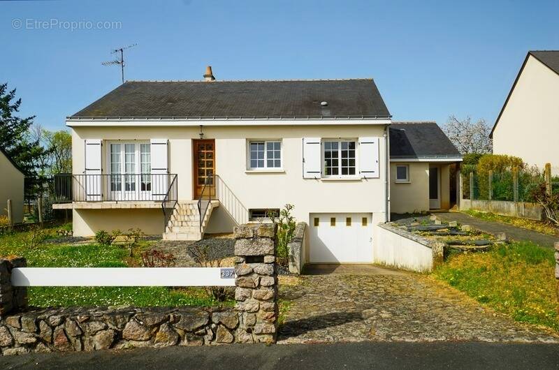 Maison à MONTREUIL-BELLAY
