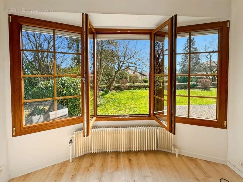 Maison à PREVESSIN-MOENS
