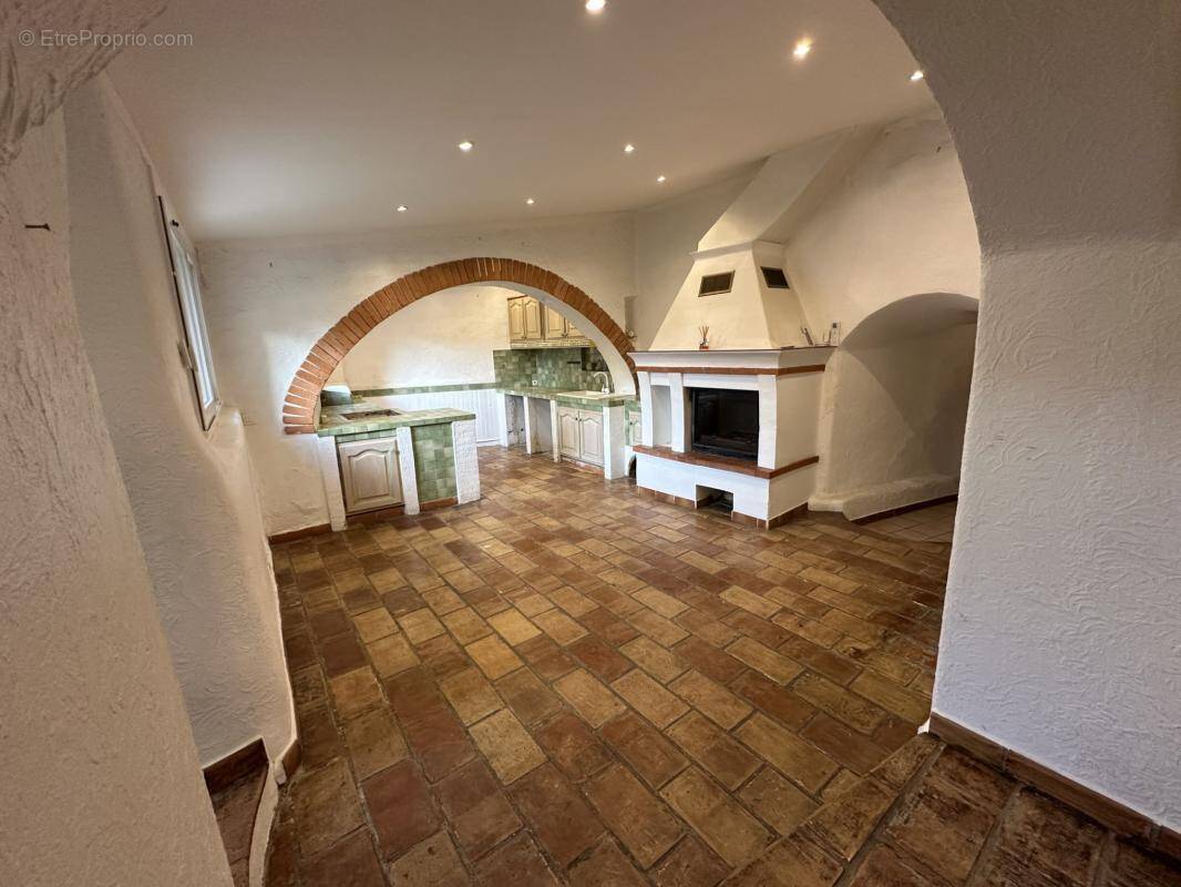Appartement à ROQUEVAIRE