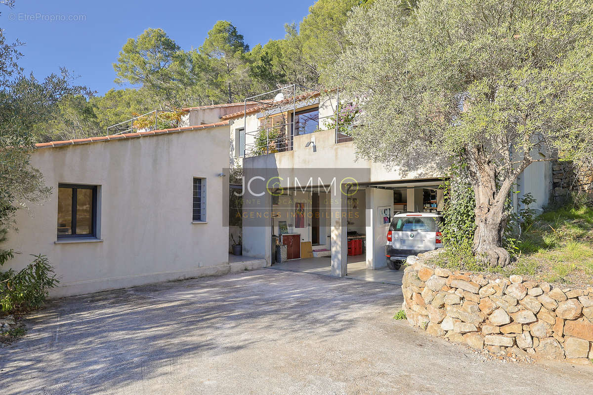 Maison à SOLLIES-PONT